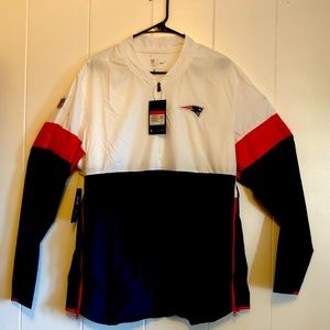 Nike nfl patriots windbreaker men’s large size